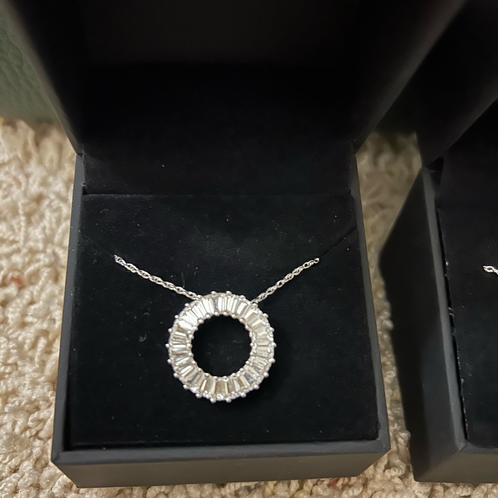 Zales necklace 9.35 silver